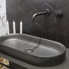 łazienka z czarną armaturą Nobile Blanc ceramika Catalano umywalka Horizon