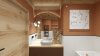 Łazienka w kolorze terakoty z drewnianym sufitem - wizualizacja łazienki Salon HOFF (1)