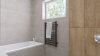 Wąska łazienka z wanną i dużym lustrem - wizualizacja Salon HOFF (3)